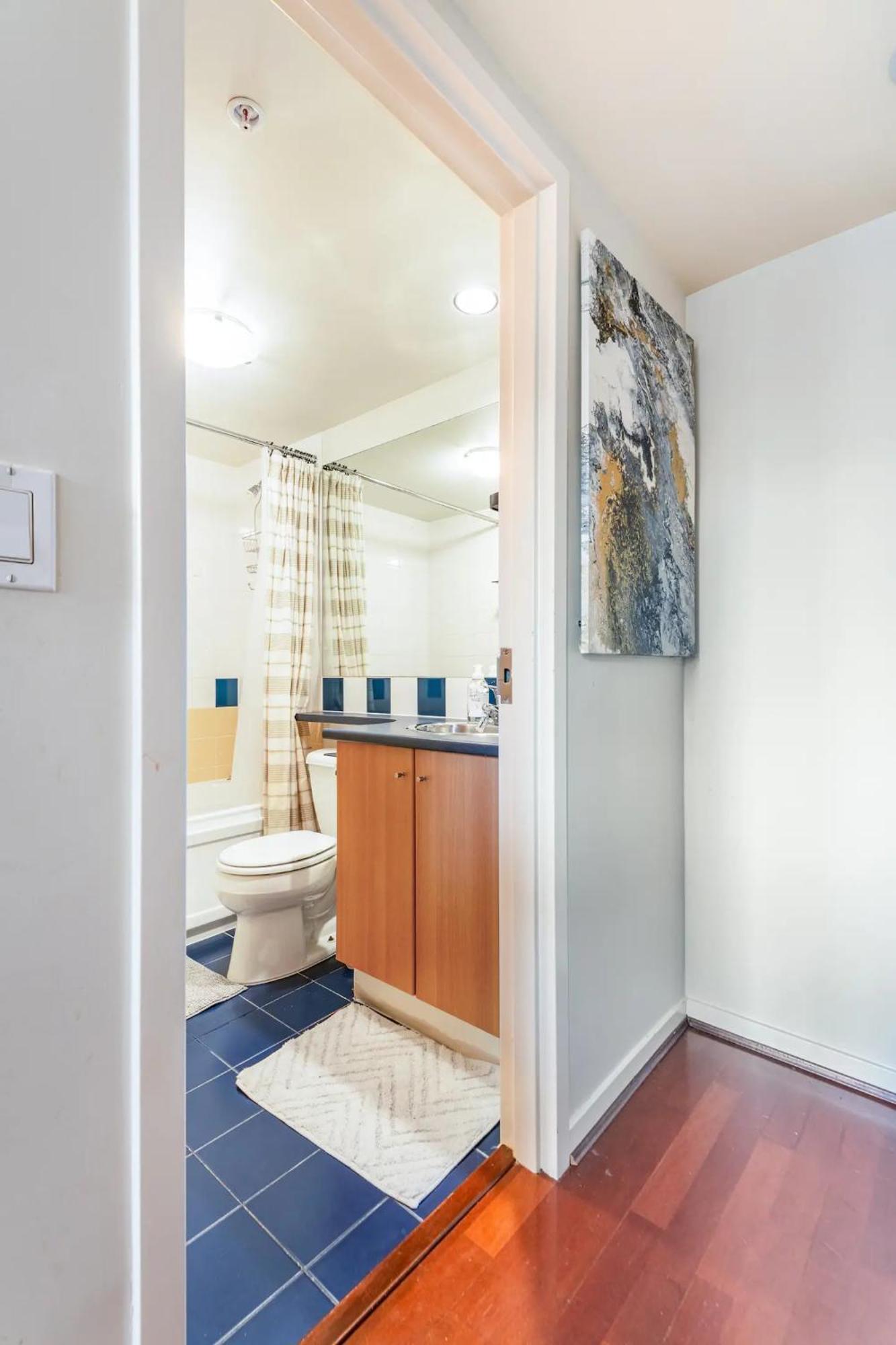 Loft In Downtown Vancouver With Free Parking Экстерьер фото